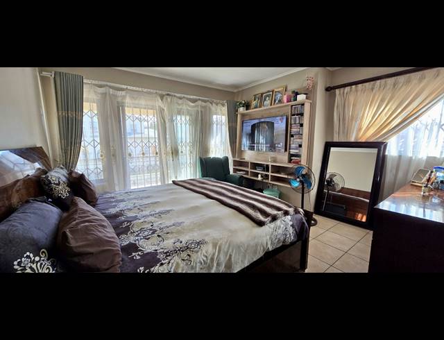 4 BEDROOM HOUSE FOR SALE IN ROOIHUISKRAAL NORTH